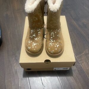 Girl Uggs